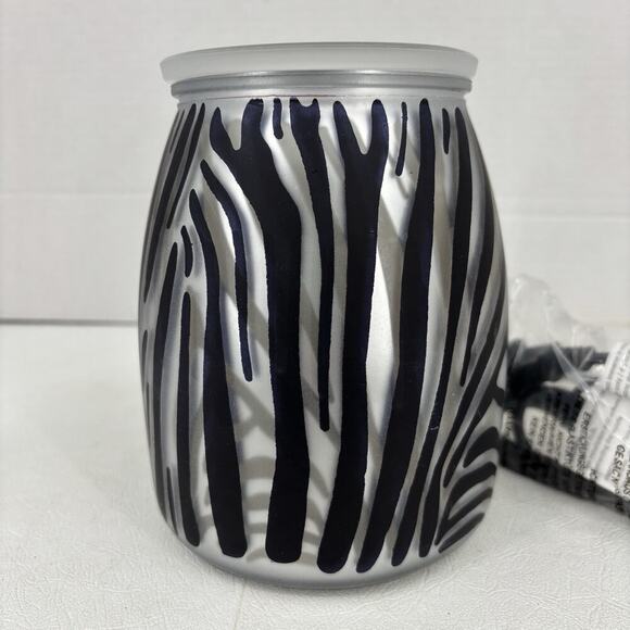 Scentsy Zebra Safari Wax Warmer Base and Dish 20 Watt Bulb New Open Box - Picture 4 of 11